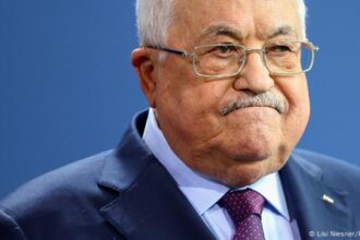 عباس يؤكد رفضه التام لتهجير الفلسطينيين ويشدد على ضرورة حل الدولتين