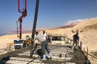 بلدية الكرك الكبرى تواصل تجهيز شاطئ الكرك السياحي لتعزيز التنمية المستدامة