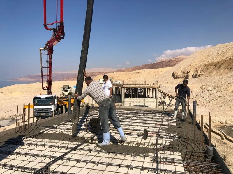 بلدية الكرك الكبرى تواصل تجهيز شاطئ الكرك السياحي لتعزيز التنمية المستدامة