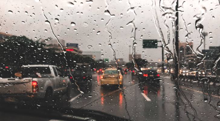 الأرصاد تحذر : سيول جارفة ورياح قوية تضرب المملكة غداً