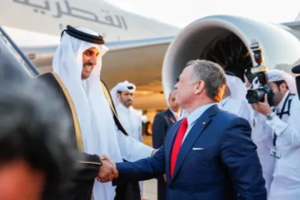 الملك يبحث مع أمير قطر تطورات الأوضاع في غزة والمنطقة