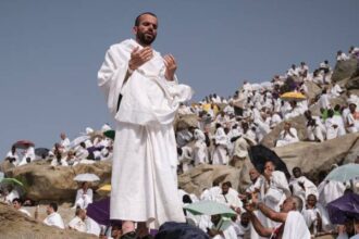 وزارة الأوقاف تبدأ توزيع تصاريح الحج وتعلن تفاصيل التكاليف والخدمات