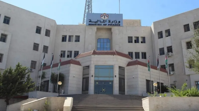وزير المالية يوجه الأمر المالي لتنظيم صرف المخصصات الحكومية لعام 2025