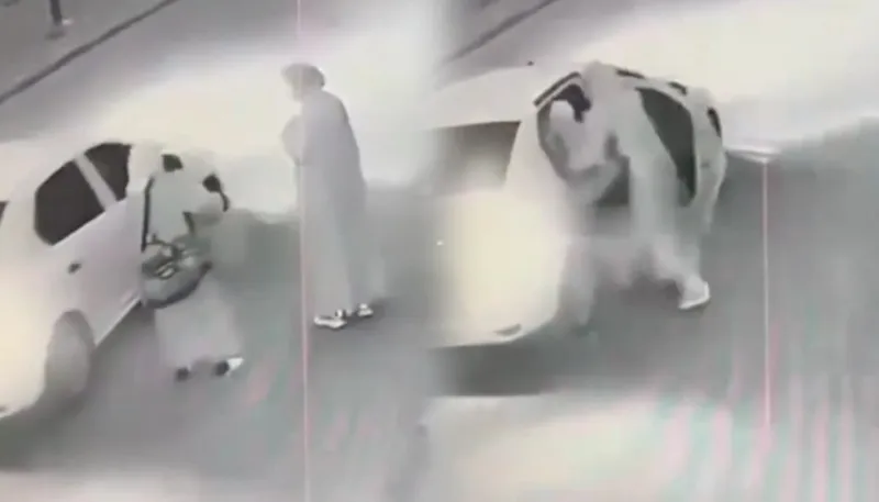 شاهد اختطاف مسنّة على يد شخص متنكر بملابس نسائية