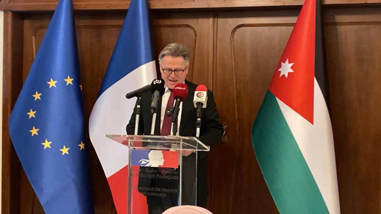 فرنسا تؤكد رفضها التهجير القسري للفلسطينيين وتدعم حل الدولتين