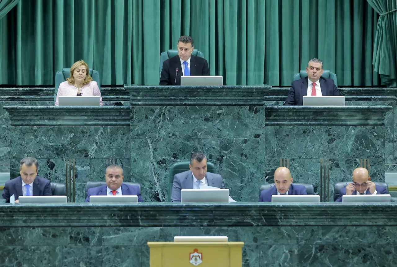 مجلس النواب يحيل مشروع قانون الكهرباء ويقر ثلاث مواد من "معدل العمل"