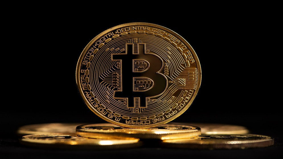 بتكوين تهبط إلى أدنى مستوى منذ 11 تشرين الثاني