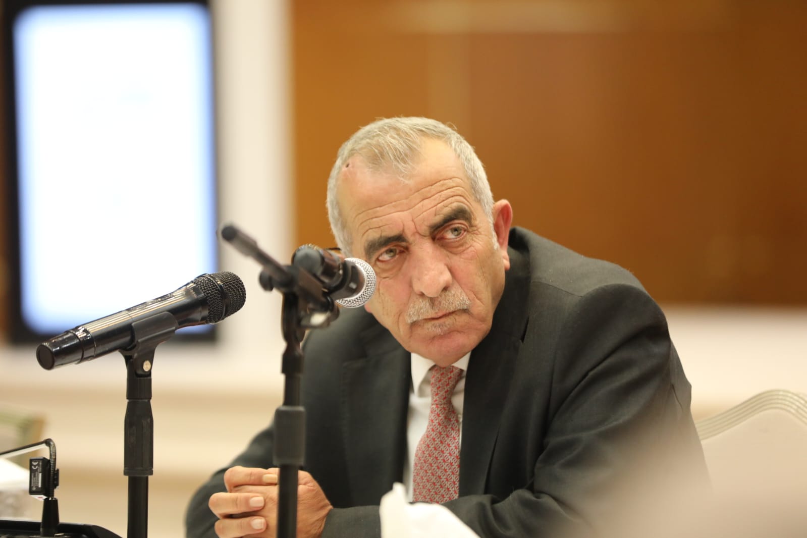 الرواشدة يقرر تمديد أوقات عمل المراكز الثقافية في المحافظات