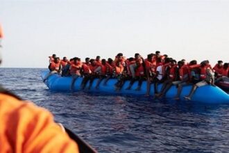 فرنسا.. العثور على جثتين وإنقاذ 230 مهاجراً