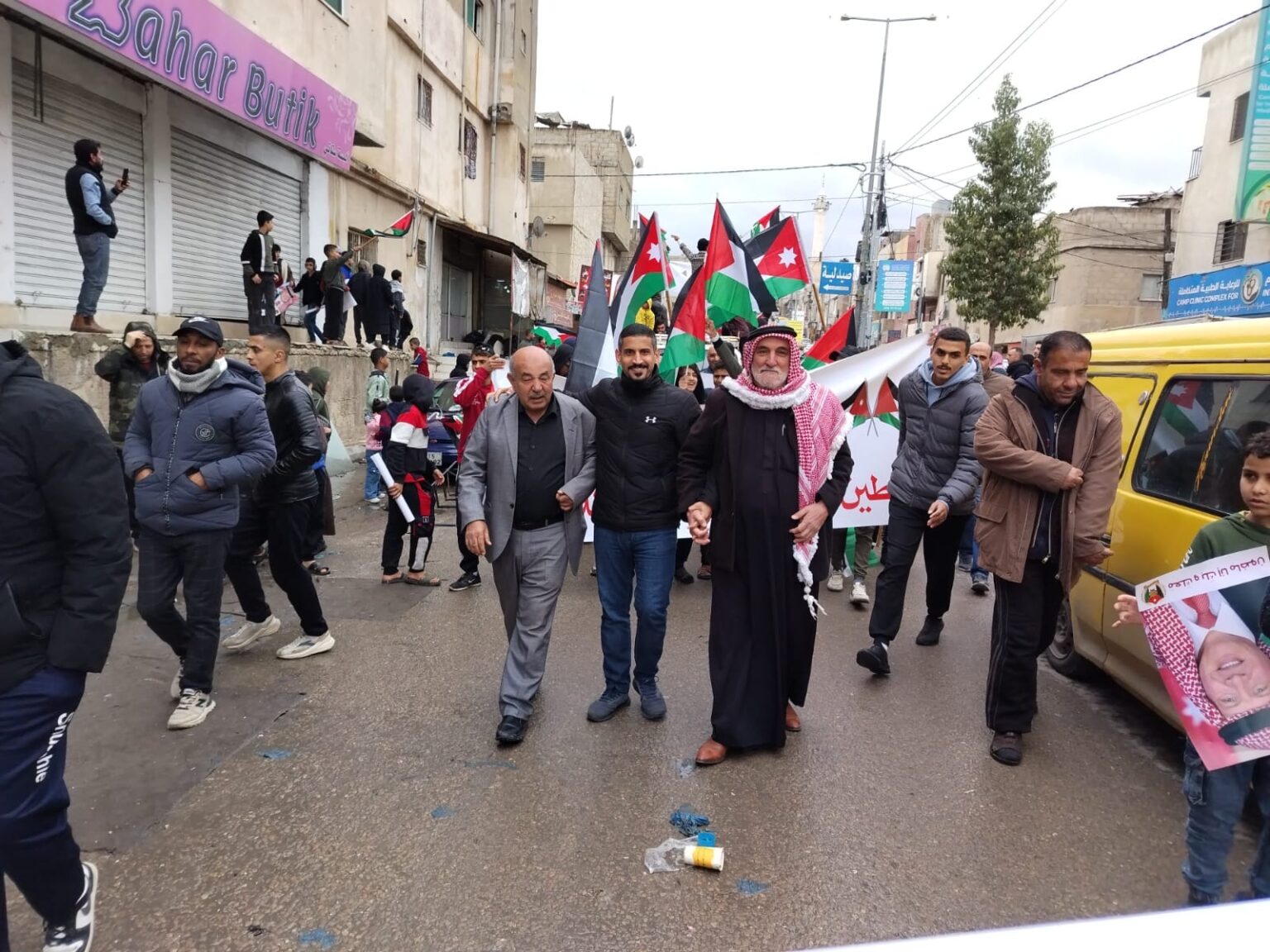 مسيرة حاشدة في مخيم البقعة دعماً لفلسطين ورفضاً للتوطين