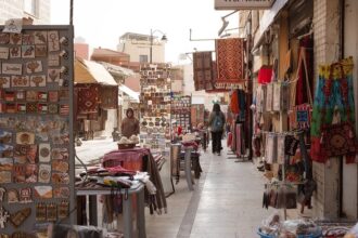 حافلة مجانية لنقل الشباب إلى مدينة الأمير هاشم الرياضية في مادبا