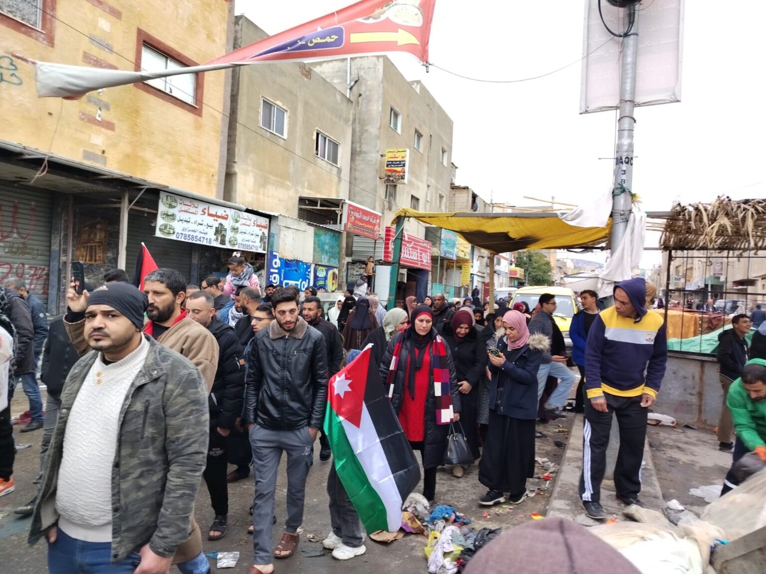 مسيرة حاشدة في مخيم البقعة دعماً لفلسطين ورفضاً للتوطين