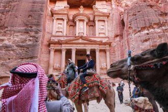 السياحة الأردنية تحقق نموًا ملحوظًا بنسبة 30% في 2025