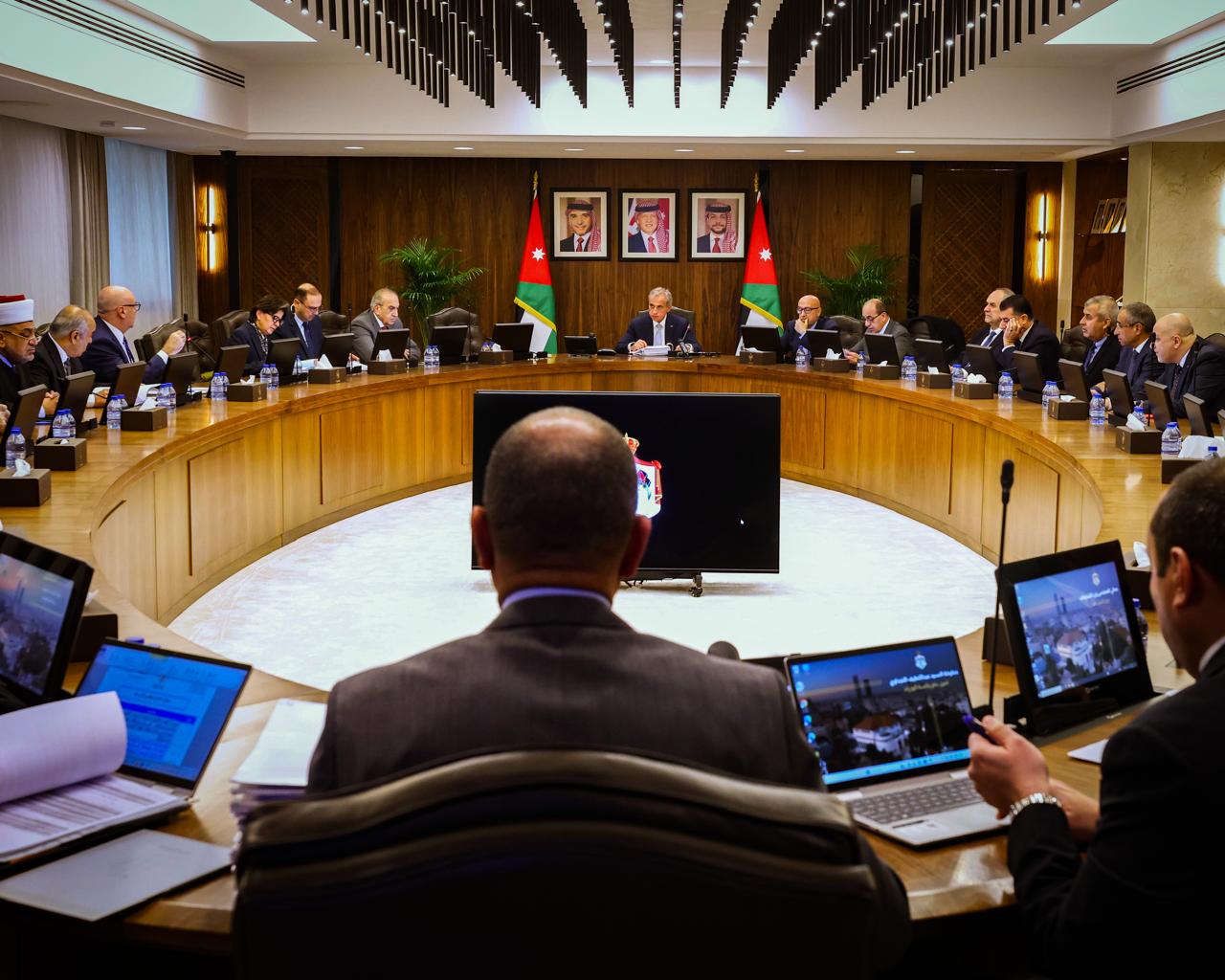 مجلس الوزراء يقرر تعديل أسس إيصال التيار الكهربائي لدعم الصناعات