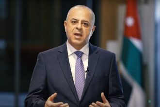 أبو صعيليك يوجه رسالة لموظفي القطاع العام بشأن النظام الجديد