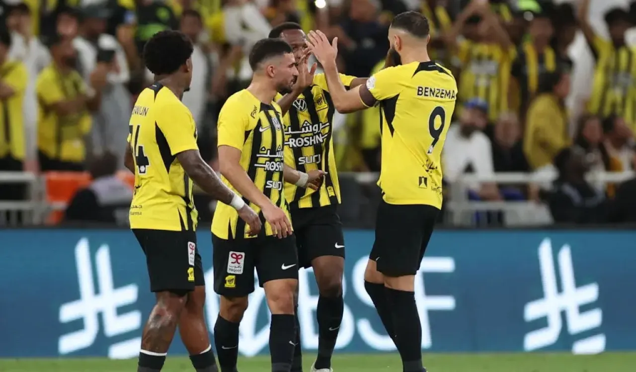اتحاد جدة يكتسح الهلال برباعية ويبتعد بصدارة دوري روشن