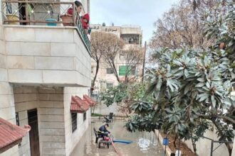 انهيار حائط بطول 15 مترًا وغرق 3 تسويات في إربد