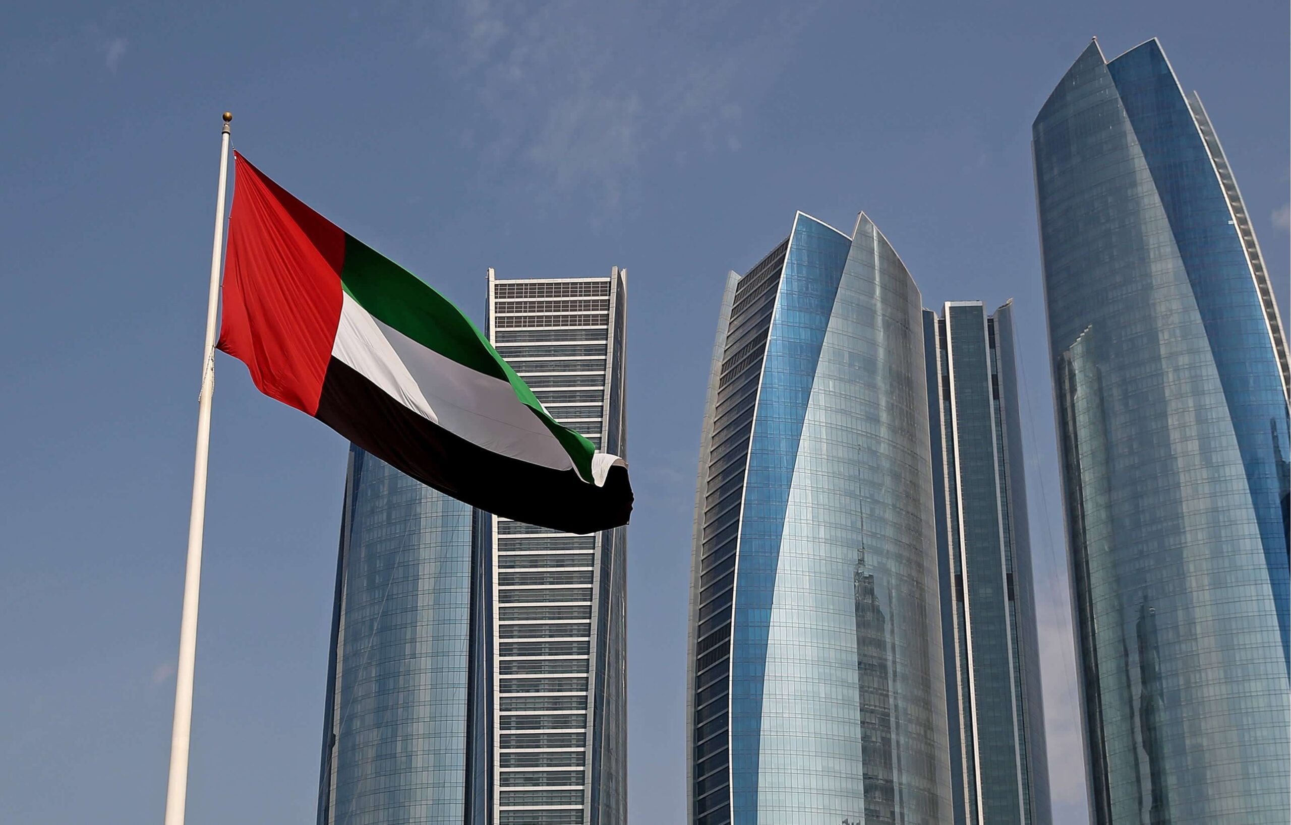 زيادة رواتب موظفي حكومة الفجيرة بنسبة 20% في الإمارات