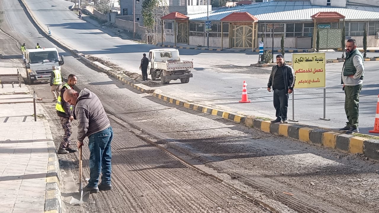 بلدية السلط الكبرى تعيد الحياة للمدخل الشمالي لمنطقة البحيرة والسلالم