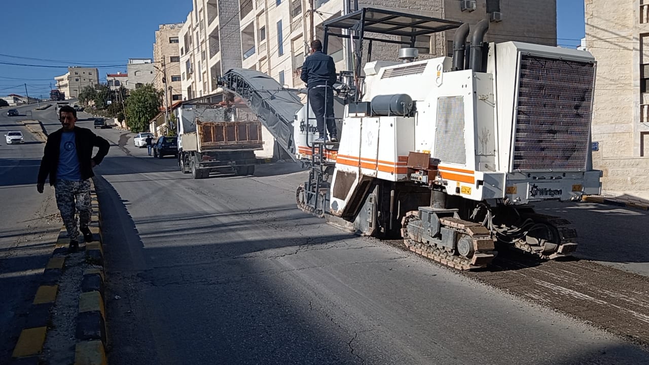 بلدية السلط الكبرى تعيد الحياة للمدخل الشمالي لمنطقة البحيرة والسلالم