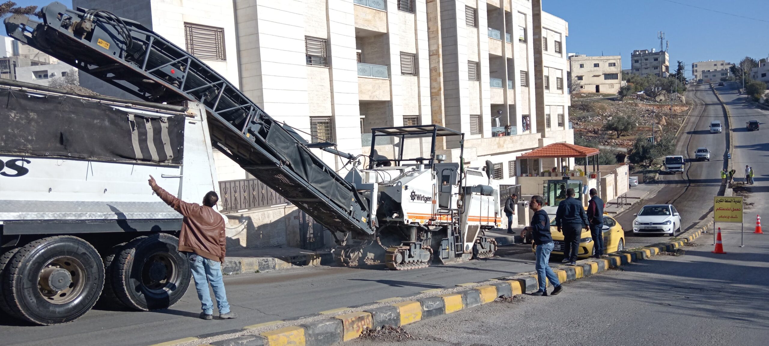 بلدية السلط الكبرى تعيد الحياة للمدخل الشمالي لمنطقة البحيرة والسلالم