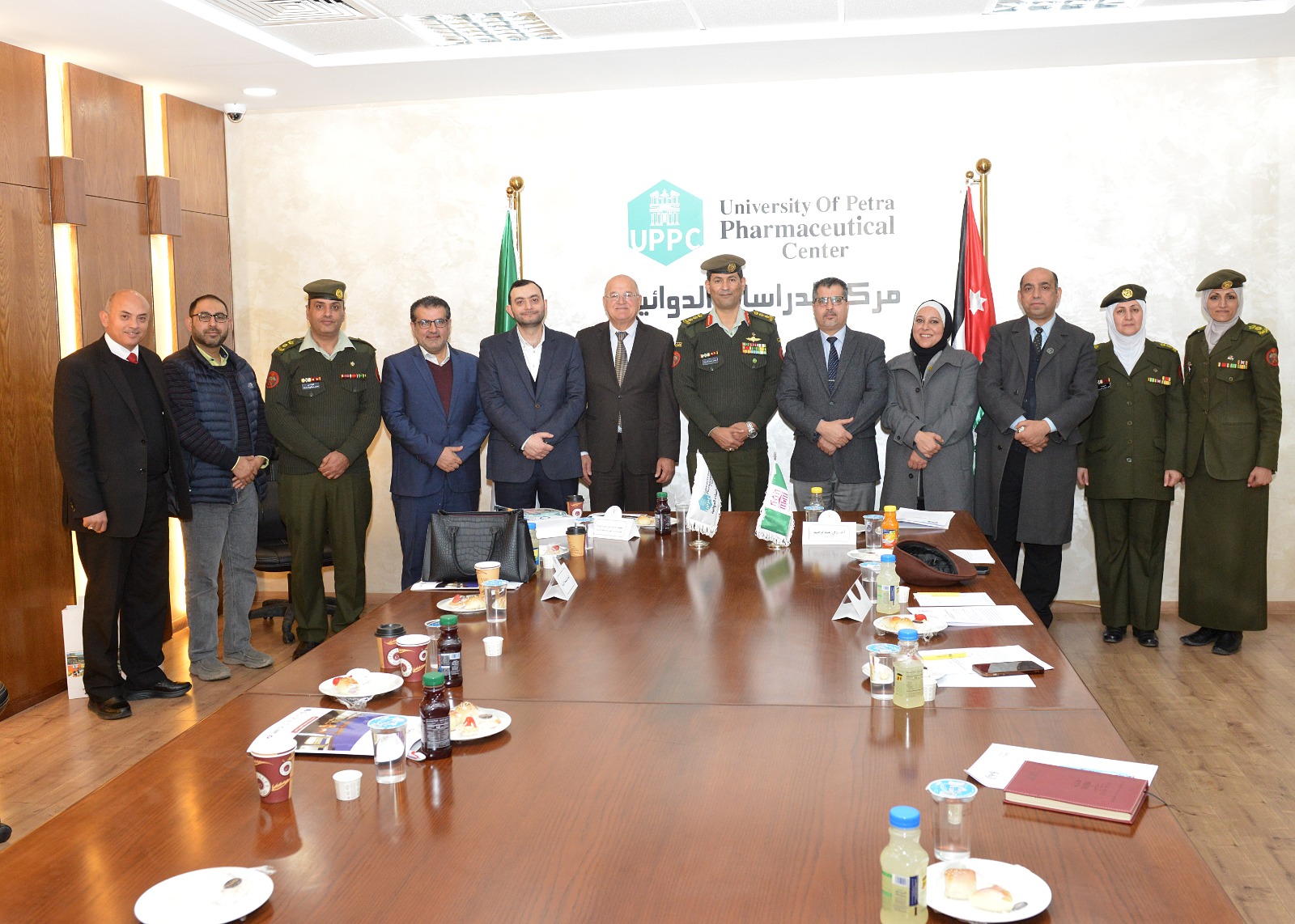 صورة حول : جامعة البترا تبحث سبل التعاون مع المختبرات العسكرية في القوات المسلحة الأردنية جامعة البترا تبحث سبل التعاون مع المختبرات العسكرية في القوات المسلحة الأردنية
