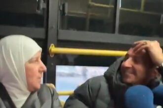 سورية تلتقي بشقيقها بعد فراق طويل في حافلة نقل عام( فيديو)