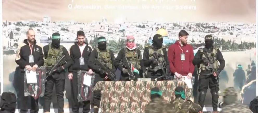 حماس والجهاد تسلمان 3 محتجزين إسرائيليين ضمن صفقة تبادل الأسرى