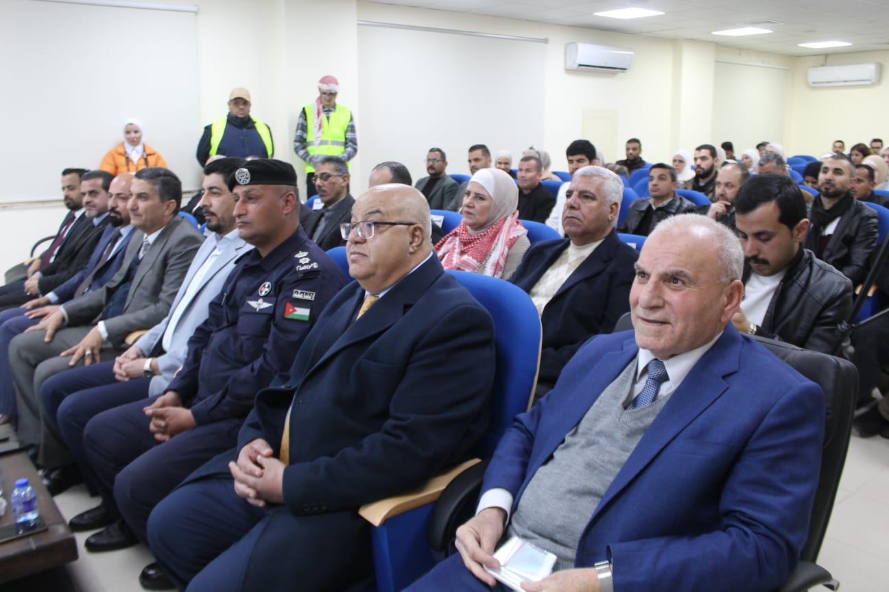 الكلية الجامعية الوطنية للتكنولوجيا بالتعاون مع لجنة خدمات ام نوارة تحتفل بميلاد جلالة الملك