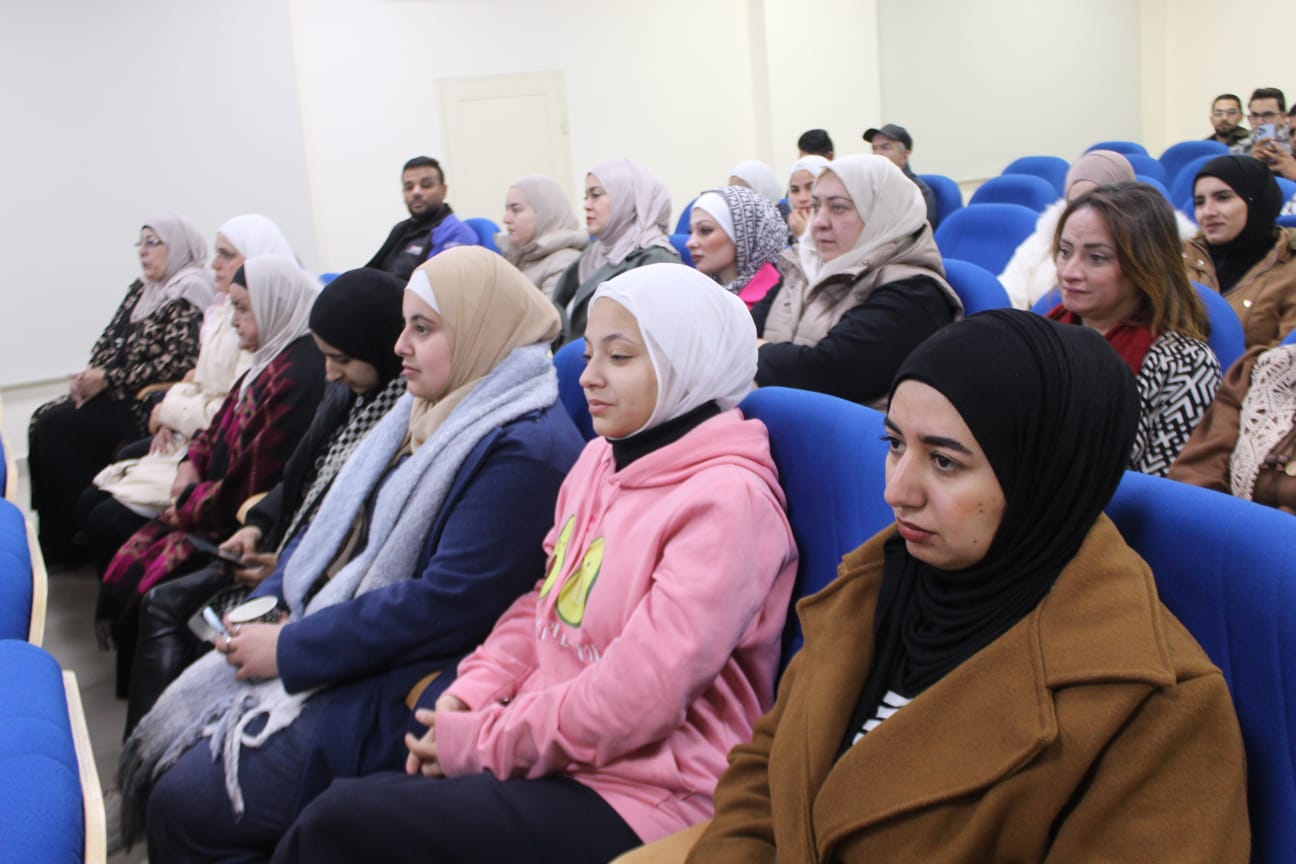 الكلية الجامعية الوطنية للتكنولوجيا بالتعاون مع لجنة خدمات ام نوارة تحتفل بميلاد جلالة الملك
