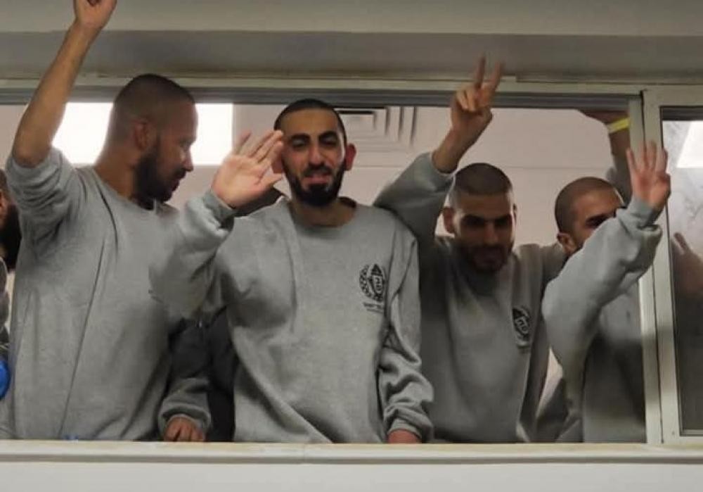 القسام تفرج عن الدفعة الخامسة من الأسرى في صفقة "طوفان الأحرار"