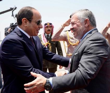 السيسي يهنئ الملك ويتمنى له الشفاء العاجل