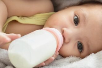 أبرز مستلزمات الرضاعة الطبيعية التي تحتاجها الأم لتجربة مريحة