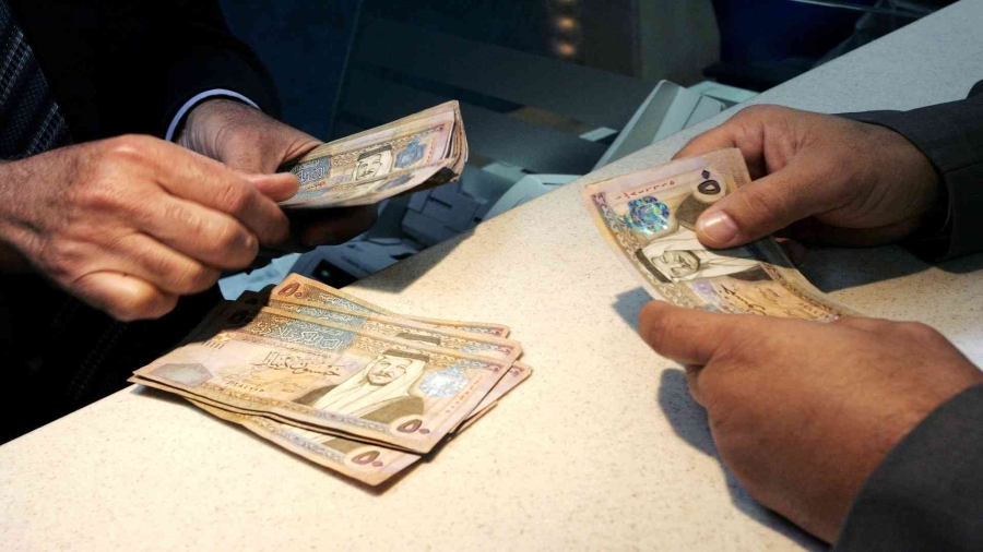 صرف رواتب موظفي القطاع العام لشهر آذار اليوم