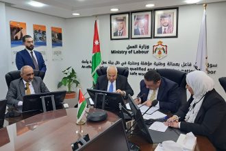 اتفاقية لإصدار وتجديد تصاريح العمل من خلال شركة البريد