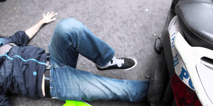 عاجل|| شاب يتعرض للدهس من قبل مركبة تقودها فتاة في طبربور
