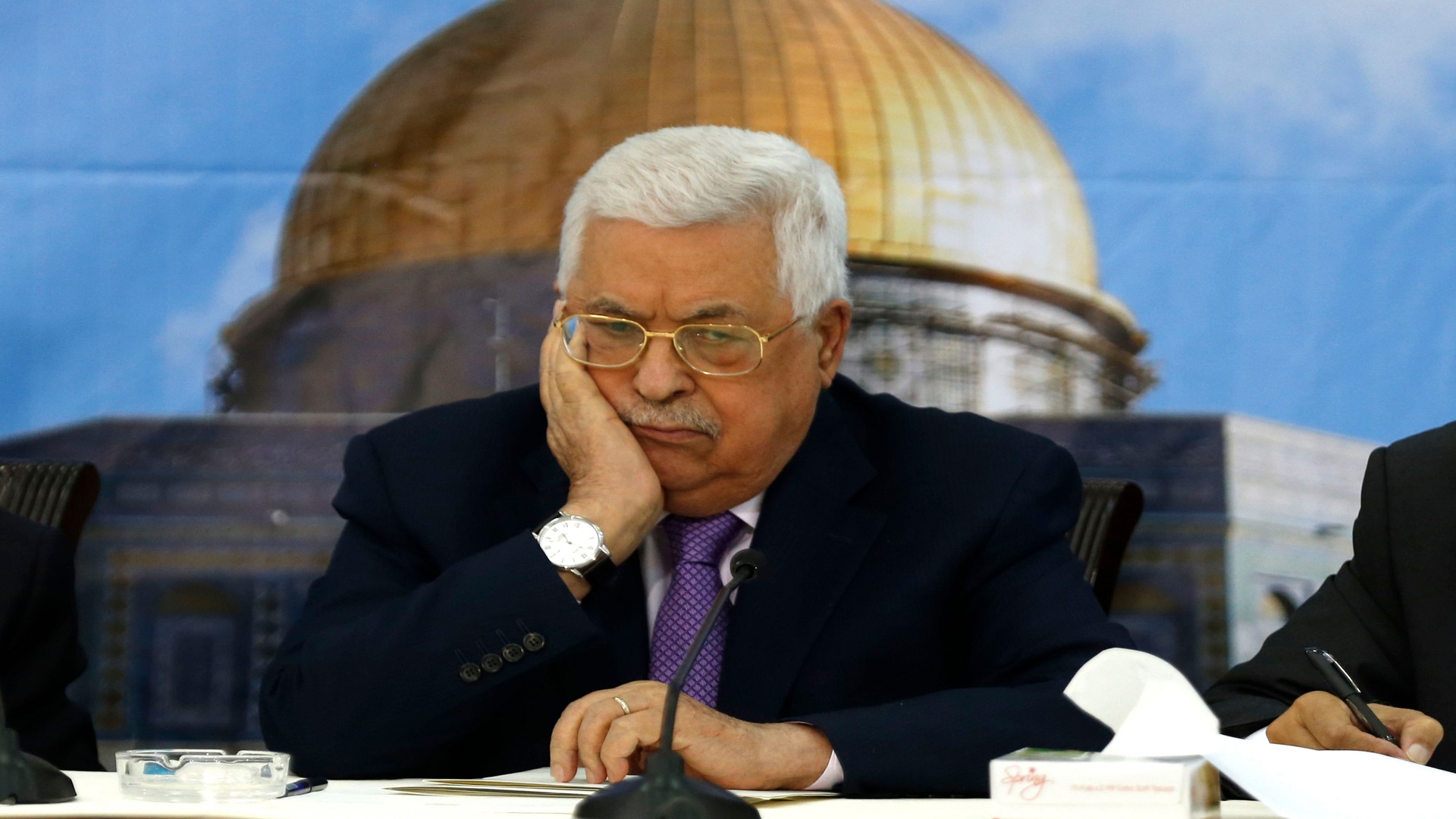 عباس على حافة الهاوية.. هل بدأت إسرائيل فعليًا بتفكيك السلطة الفلسطينية؟