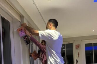 ماذا حدث مع محمد صلاح أثناء تعليقه لزينة رمضان؟