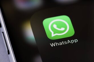 ميزة جديدة في واتسآب.. راحة للمستخدم أم اختراق للخصوصية؟