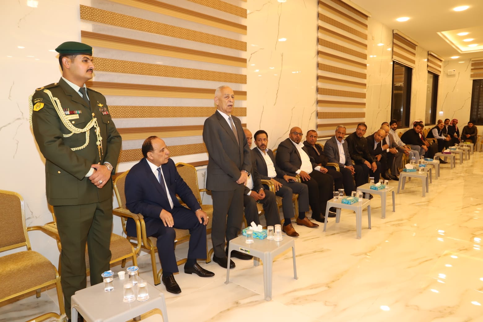 مندوبا عن الملك وولي العهد.. العيسوي يعزي المناصير والغنيمات