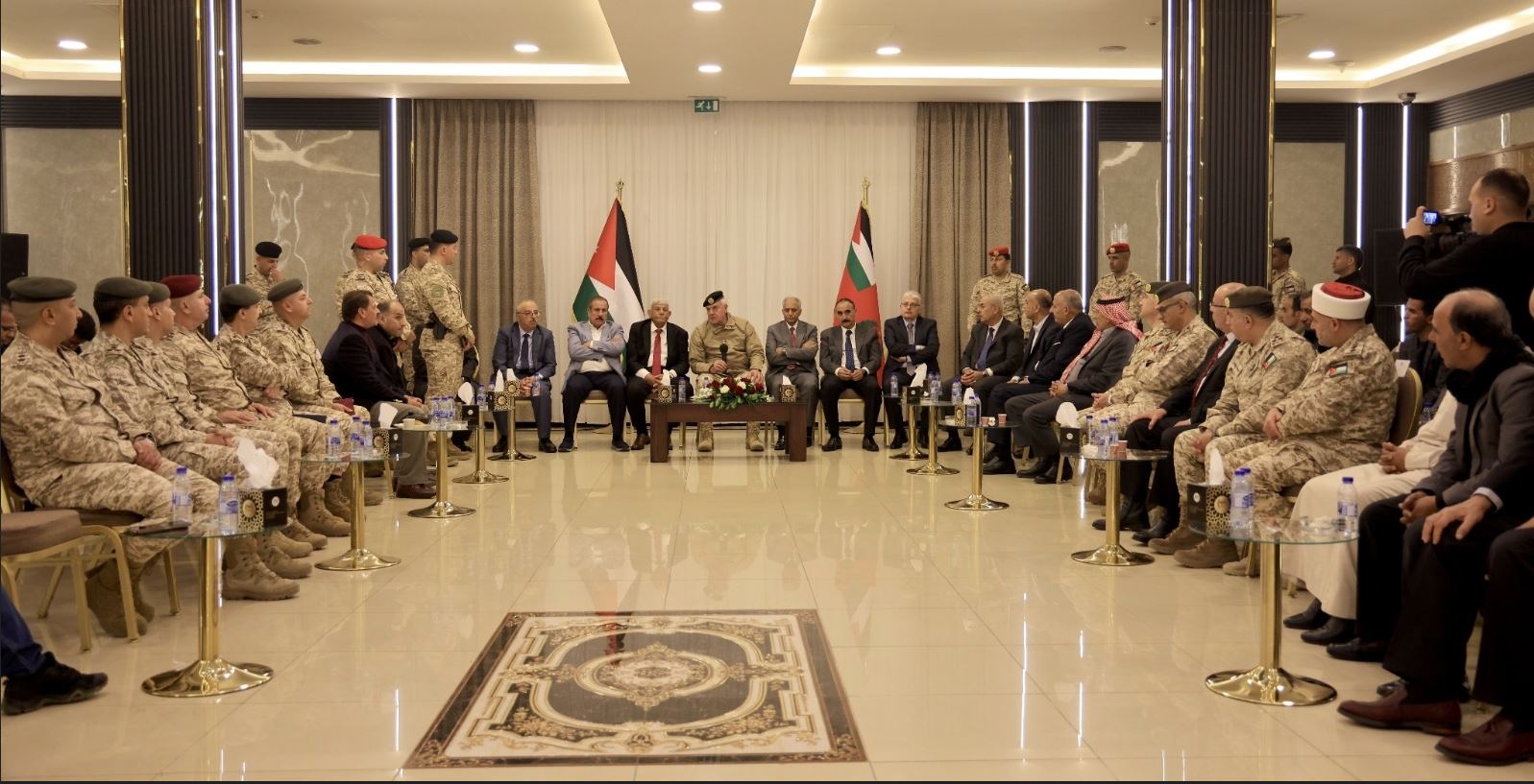 القوات المسلحة تقيم افطارات رمضانية لرفاق السلاح من المتقاعدين العسكريين والمحاربين القدامى في عدد من تشكيلاتها ووحداتها