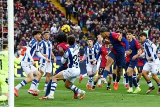 برشلونة يقسوا على سوسييداد وينفرد بصدارة الليغا