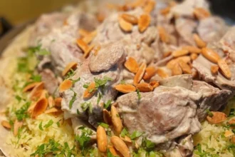 خبراء يحذرون من تناول وجبات ثقيلة بعد فترات طويلة من الصيام