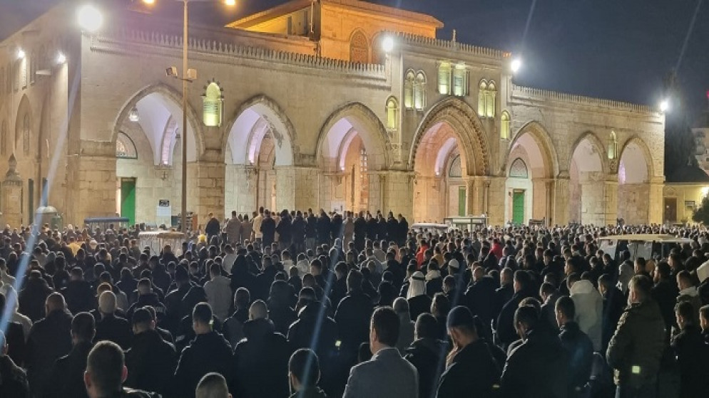 60 ألفا يؤدون العشاء والتراويح في المسجد الأقصى