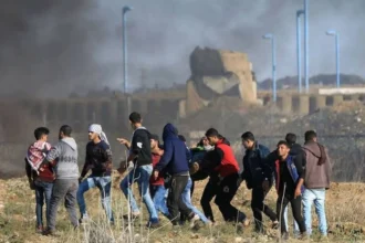 استشهاد فلسطيني وإصابة آخرين برصاص الجيش الاسرائيلي في غزة