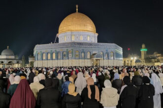 70 ألفا يؤدون العشاء والتراويح في المسجد الأقصى