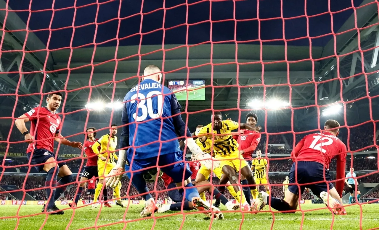 دورتموند يتخطى ليل ويضرب موعداً مع برشلونة