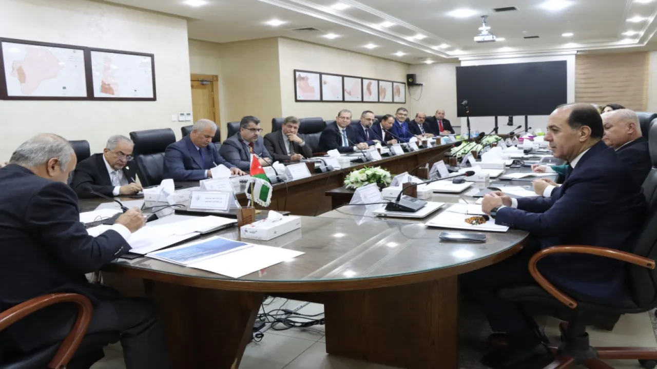التعليم العالي تبحث إدخال الذكاء الاصطناعي في الجامعات