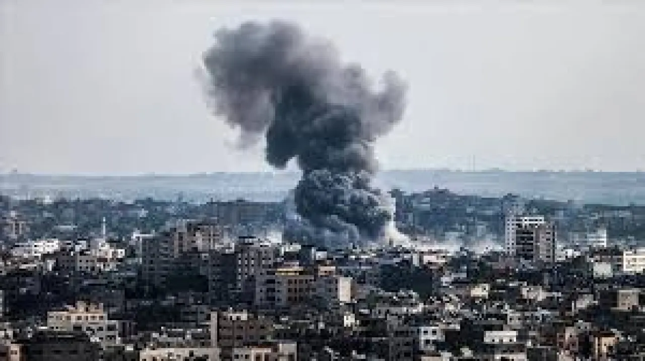 الإذاعة الإسرائيلية: قصف عناصر حاولوا زرع عبوة ناسفة بغزة