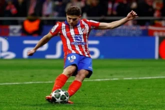 اليويفا ينهي جدل ركلة ألفاريز بدوري الابطال